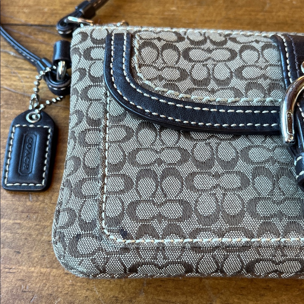 Coach Wristlet Front Buckle Pocket - Picture 4 of 13